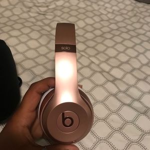 BEATS SOLO 3 WIRELESS HEADPHONES (rose gold)